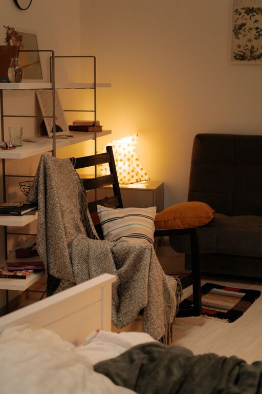Tips for Creating a Cozy Reading Nook in Small Spaces